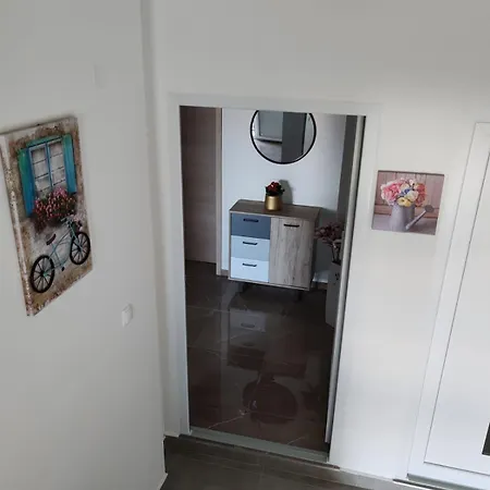 Sunny Apartment *